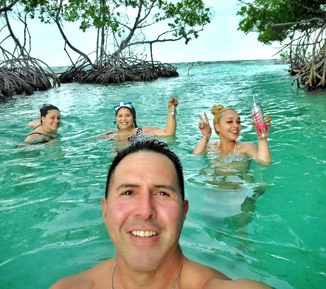 A bachelorette party group from Manhattan, staying at the Condado Ocean Club, enjoys cocktails while exploring the tranquil channels of La Parguera’s Cays. Guided safely by their expert Bucketlist Tours ambassador, the group prepares to snorkel and explore vibrant marine life under the sun as part of the Mystic Waters Under the Sun & Stars and Discover Puerto Rico 3-Day Package Private Experiences.